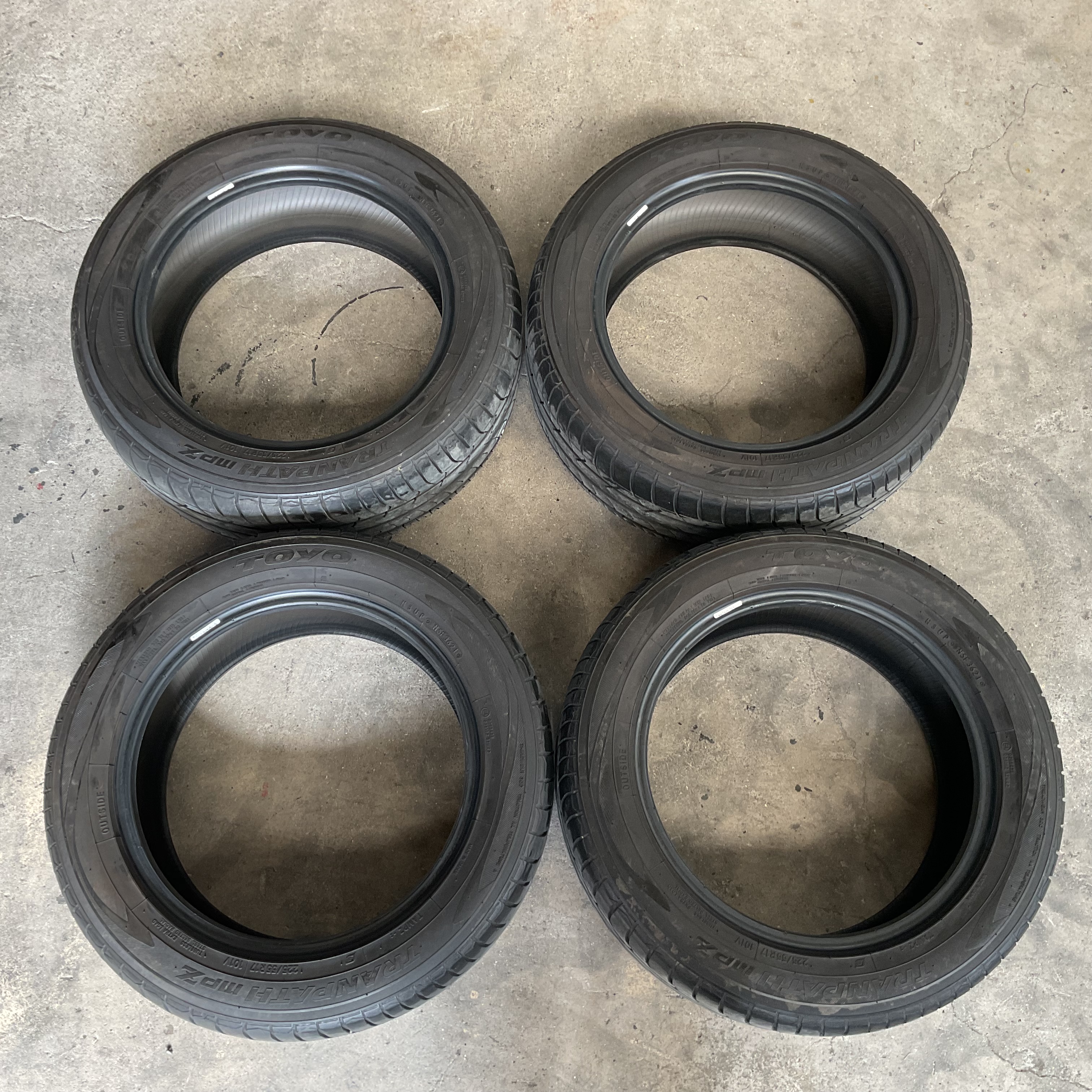 【中古品】TOYOTIRE トーヨータイヤ 225/55R17 101V TRANPATH mpZ 4本セット