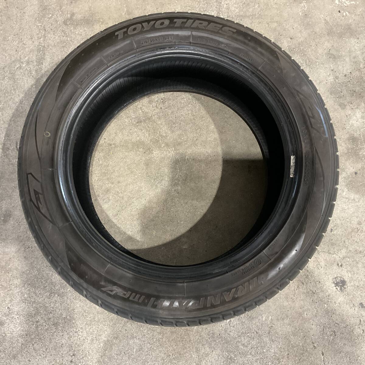 【中古品】TOYOTIRES トーヨータイヤ 215/55R17 94V TRANPATH mp7